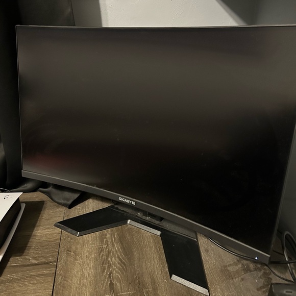 M32UC Curved Gaming Monitor (32”)